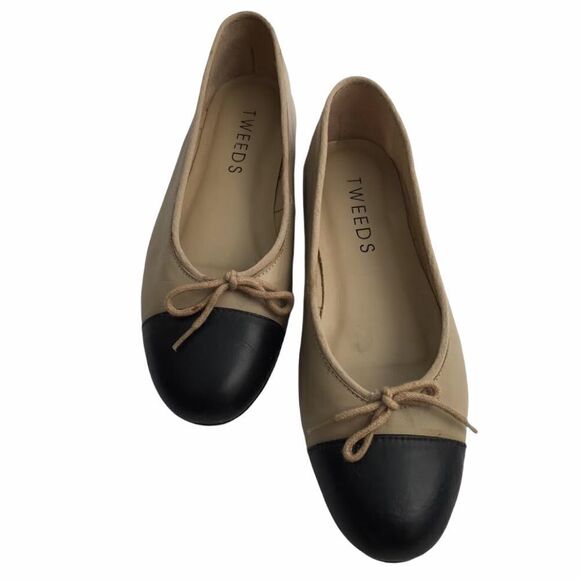 Tweeds Made in Brazil Two-Tone Ballerina with Front Bow Shoes in Size 7.5B - Picture 2 of 14